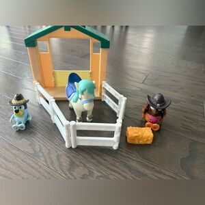 Disney Bluey Pony Ride playset missing saddle horse figures food & stall